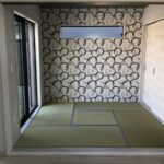 おしゃれな壁紙と国産畳のお部屋