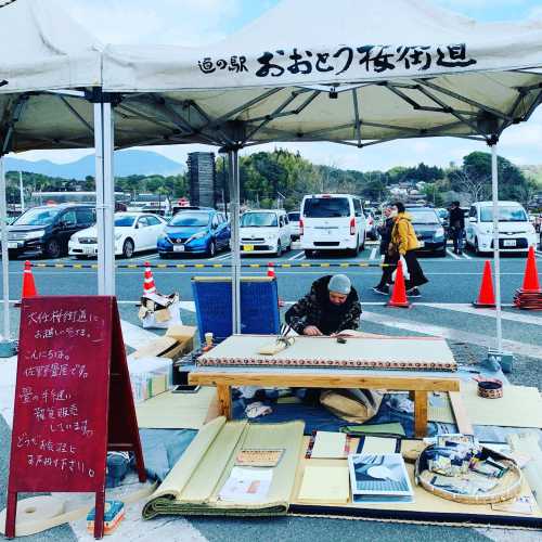 畳職人の手縫いパフォーマンス