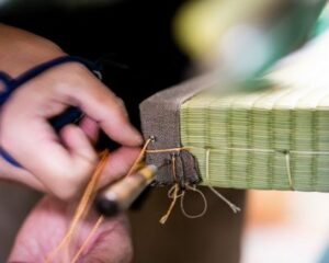 畳の手縫いにこだわる職人