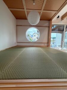 国産い草を使用した市松表の国産畳の和室