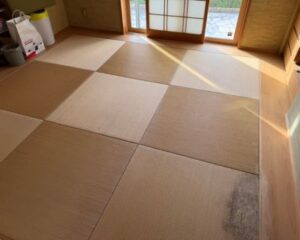 施工前のヘリなし畳の和室