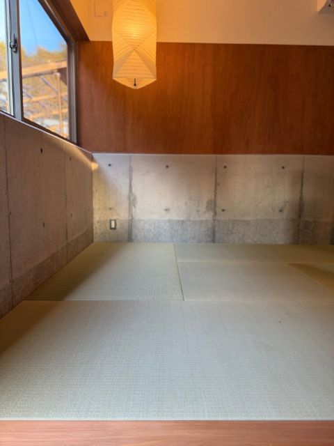 久木原工務店×佐野畳屋の和モダンな国産い草のヘリなし畳の一部屋