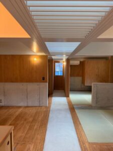 久木原工務店×佐野畳屋のスタイリッシュない草のヘリなし畳の一部屋