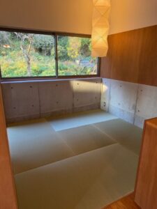久木原工務店×佐野畳屋のこだわり国産い草のヘリなし畳の一室