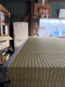 無染土い草と麻及びリネンの畳縁と竹炭入りの畳床の自然素材の国産畳